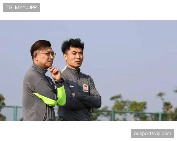 郑智回撤接应主导出球，老将角色转变激活中场进攻趋势